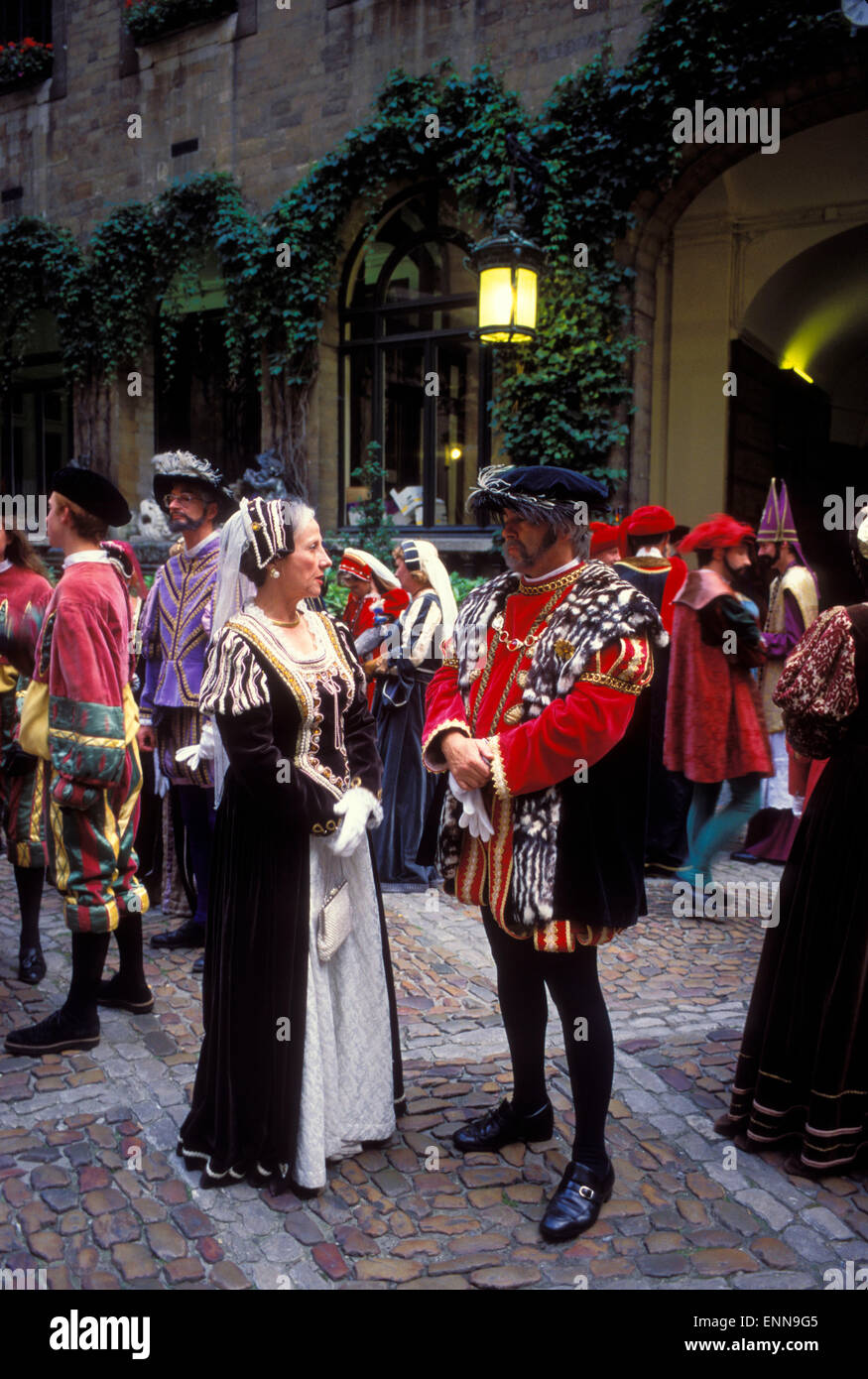 L'Europa, in Belgio, a Bruxelles, i partecipanti del festival Ommegang presso la Grand Place [l'Ommegang è stato originariamente creato per Foto Stock