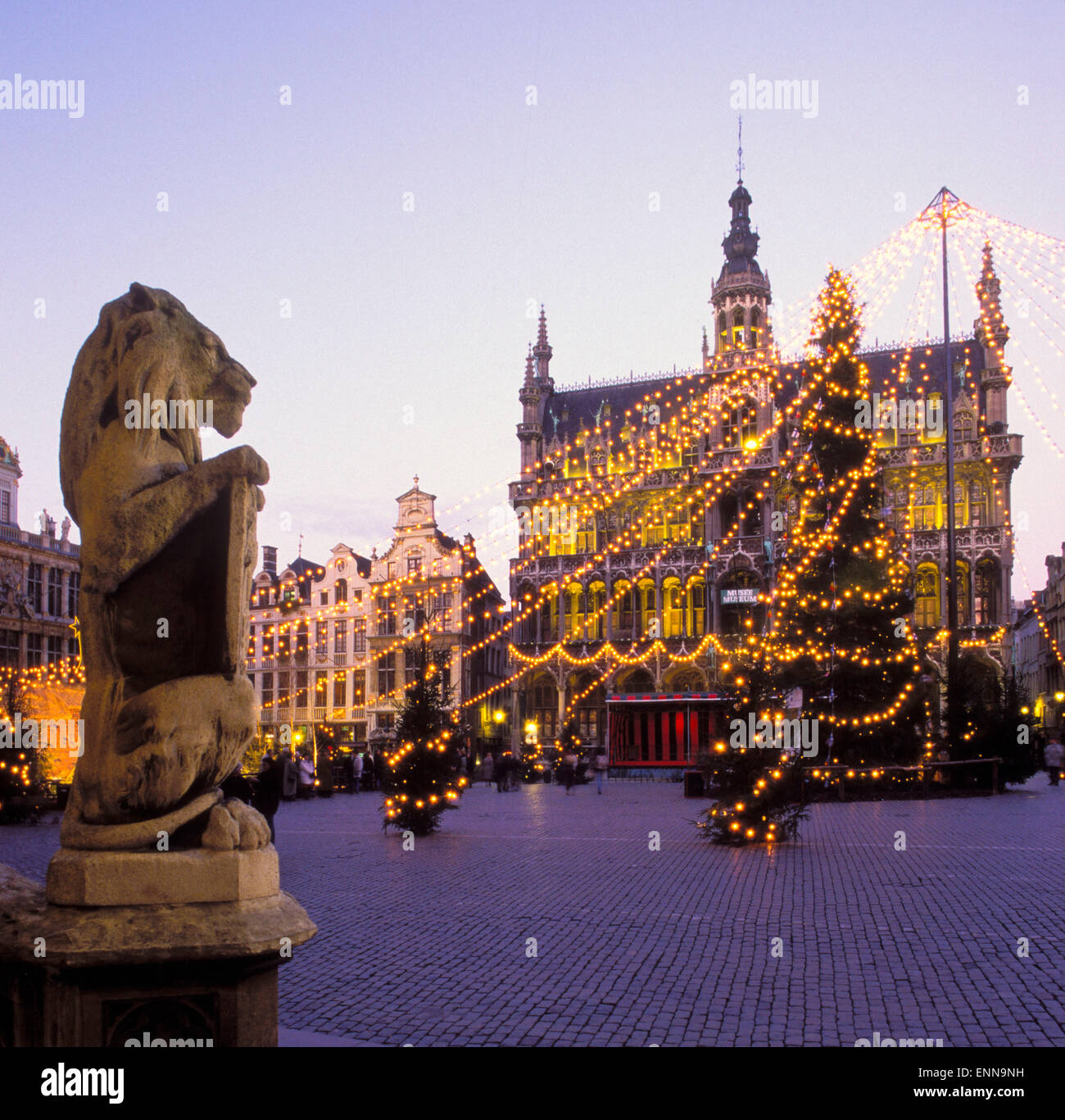 BEL, Belgio, a Bruxelles, la Grand Place a tempo di Natale, Maison du Roi. BEL, Belgien, Bruessel, der Grand Place zur Weihnacht Foto Stock