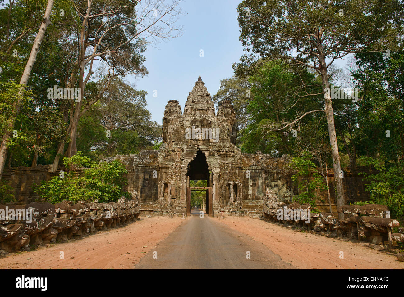 La porta est di Angkor Thom a Angkor Wat in Siem Reap, Cambogia Foto Stock