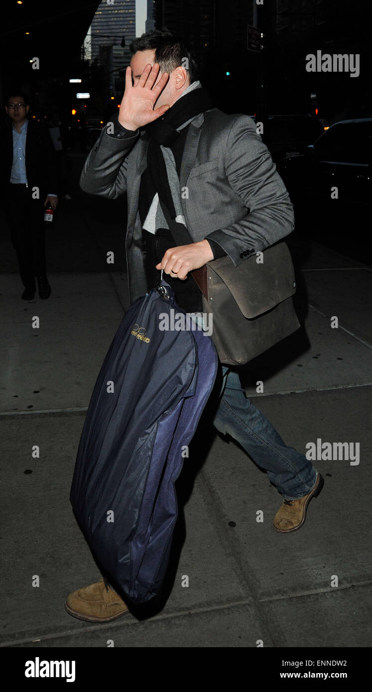 Keanu Reeves si copre il viso di entrare in un albergo dotato di: Keanu Reeves dove: New York City, Stati Uniti quando: 03 Nov 2014 Foto Stock