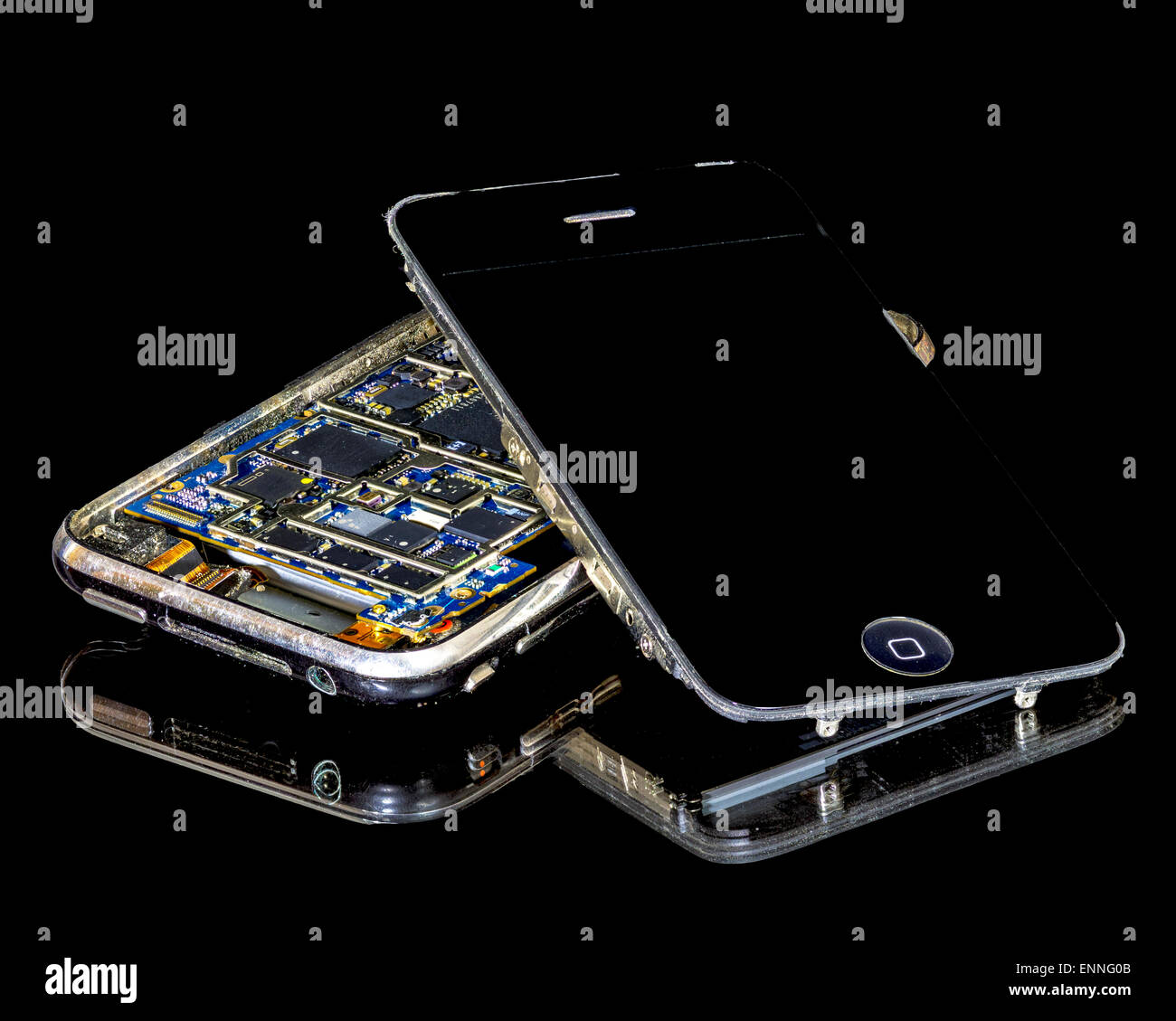 Smart phone aperto ed esponendo electronics Foto Stock