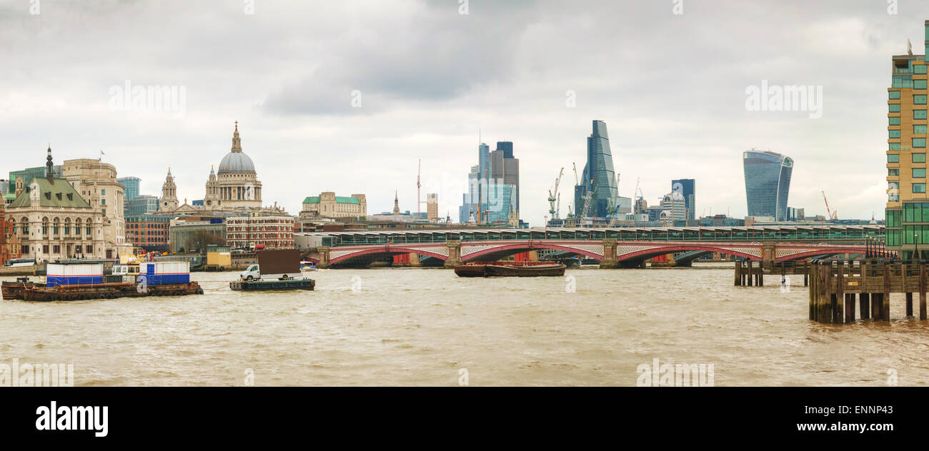 Vista panoramica della città di Londra con la Cattedrale di St Paul Foto Stock
