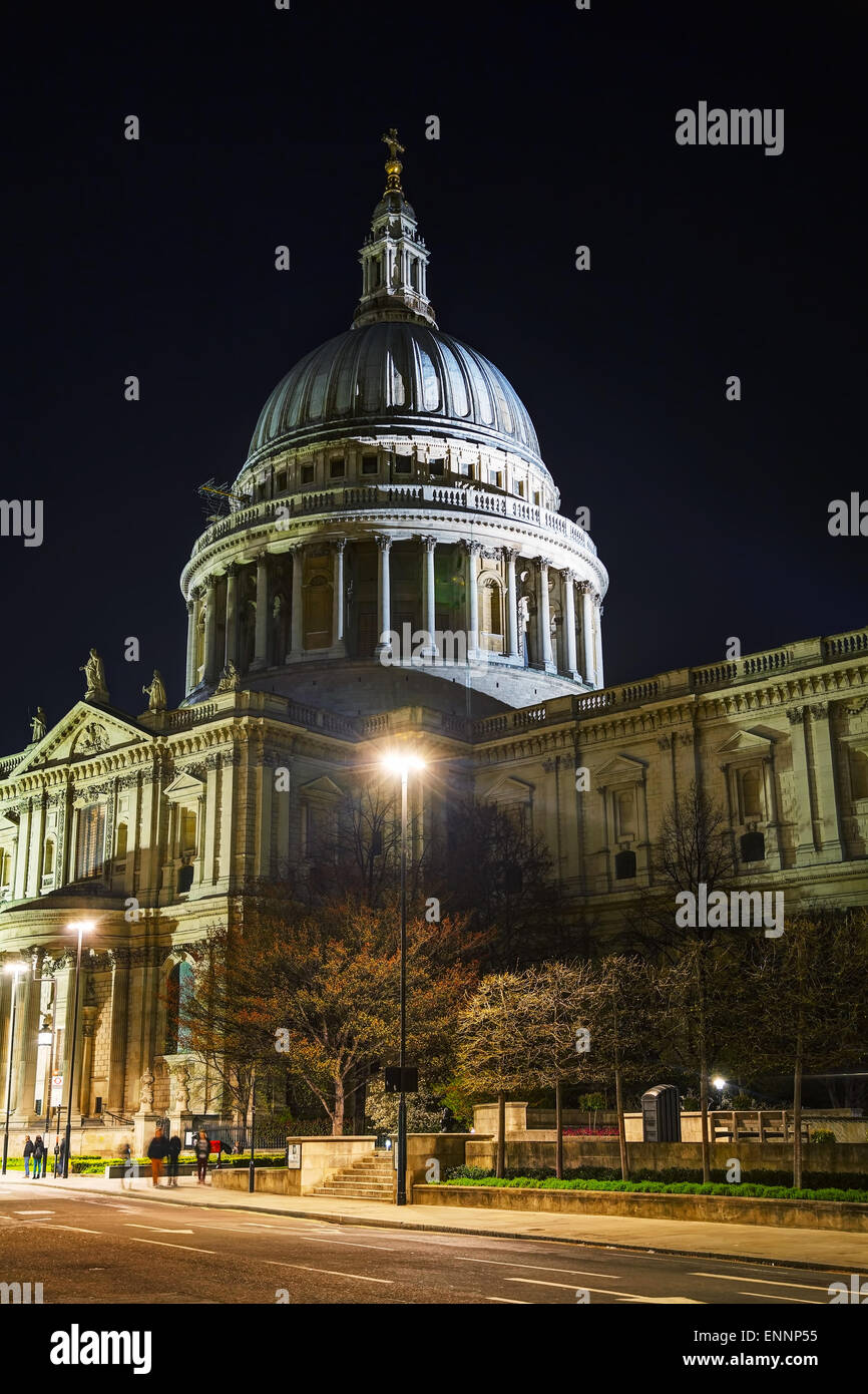 Saint Pauls Cathedral in London, Regno Unito alla sera Foto Stock