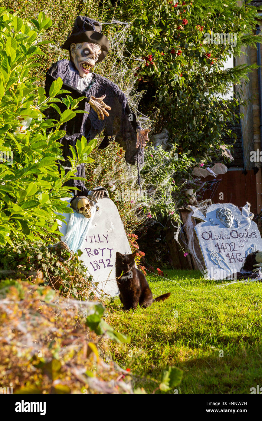 Halloween nel villaggio di Snowshill, il Costwolds, Gloucestershire, England, Regno Unito, Europa. Foto Stock