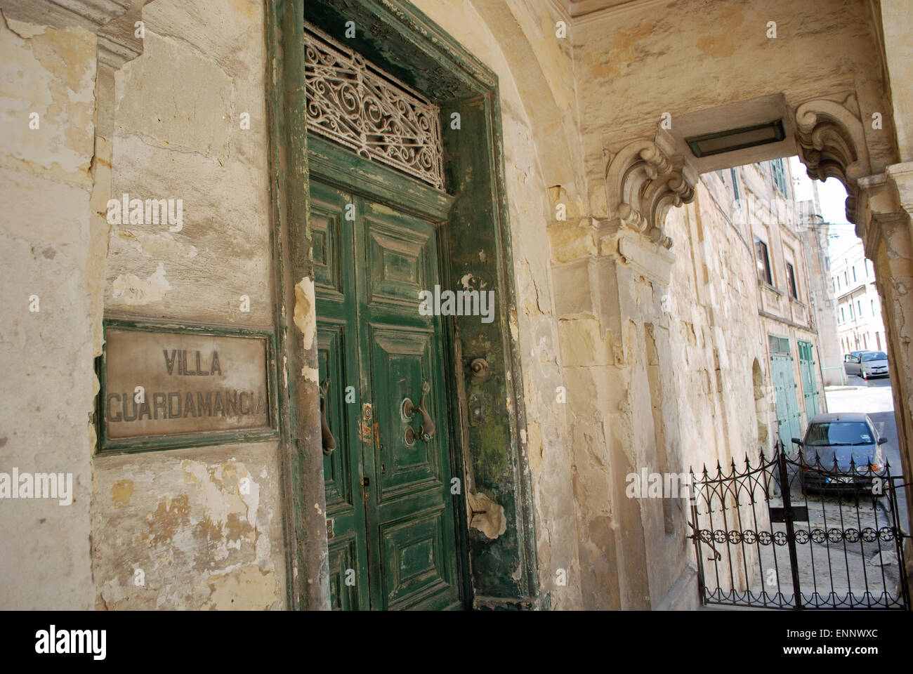 L'ingresso a Villa Guardamangia a Valetta, Malta, l'ex residenza e residenza della Regina Elisabetta II e del Principe Filippo, Duca di Edimburgo. Foto Stock