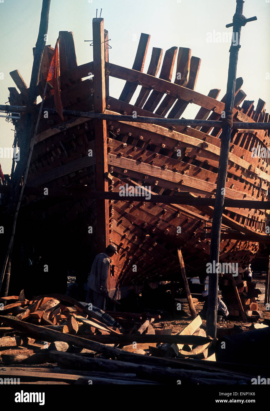 Costruzione di una tradizionale barca da pesca in Diu isola,l'India Foto Stock