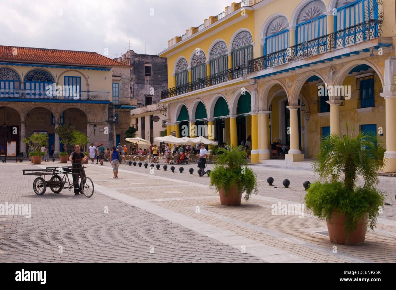 Plaza Vieja nella storica Havana, Cuba Foto Stock