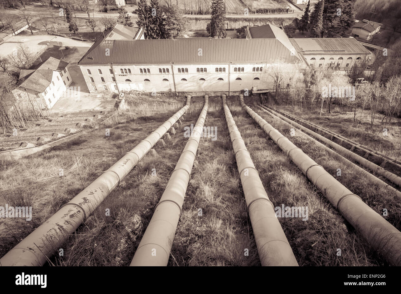 Effetto vintage. Centrale idroelettrica abbandonata Foto Stock