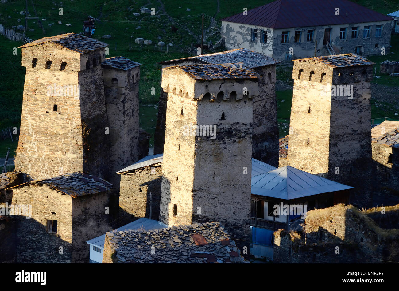 Torri di pietra di montagna villaggio Ushguli in Svaneti superiore - UNESCO - Sito Patrimonio dell'umanità,Georgia, nel Caucaso, in Asia centrale Foto Stock