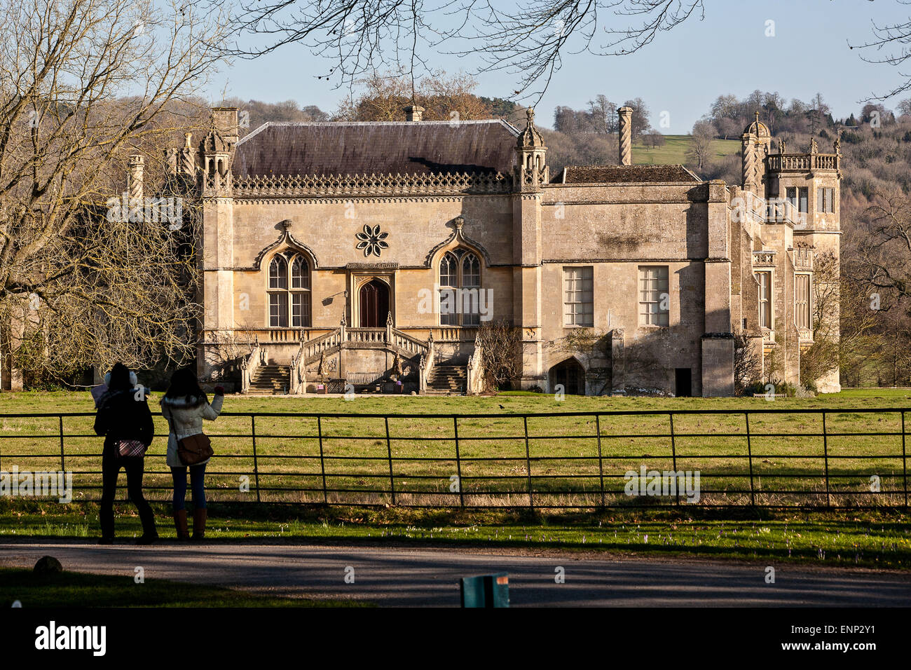 Grazioso villaggio di Lacock, Wiltshire, Inghilterra.popolare film e tv set location. Fox Talbot home inglese di fotografia. Foto Stock