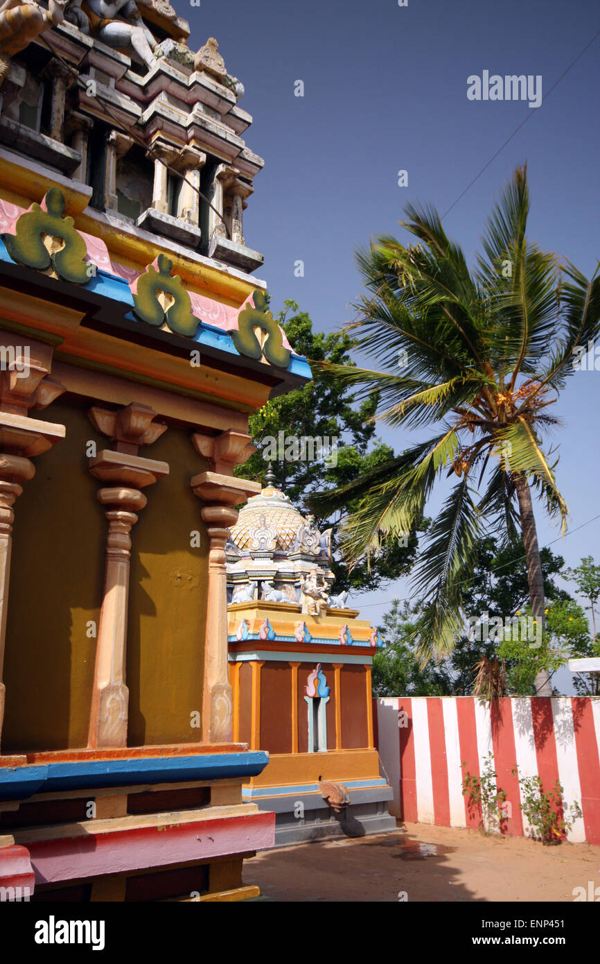 All'interno vivacemente colorato Koneswaram Kovil, Trincomalee, Sri Lanka Foto Stock