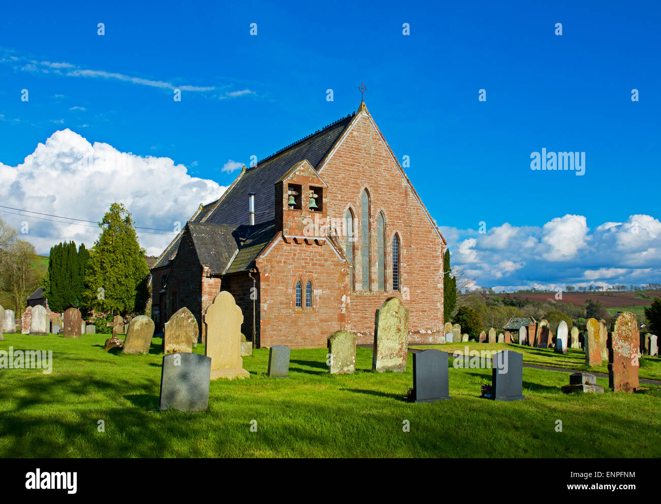 La chiesa di San Michele e Tutti gli Angeli, Ainstable, Eden Valley, Cumbria, England Regno Unito Foto Stock