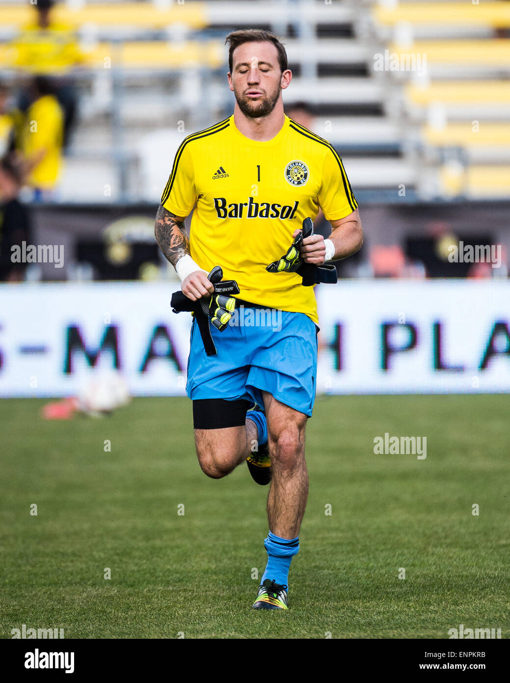 Columbus Crew portiere Steve Clark (1) si riscalda durante una stagione regolare corrispondenza tra Columbus Crew SC e sirene di Seattle FC a Mapfre Stadium di Columbus, OH. Foto Stock