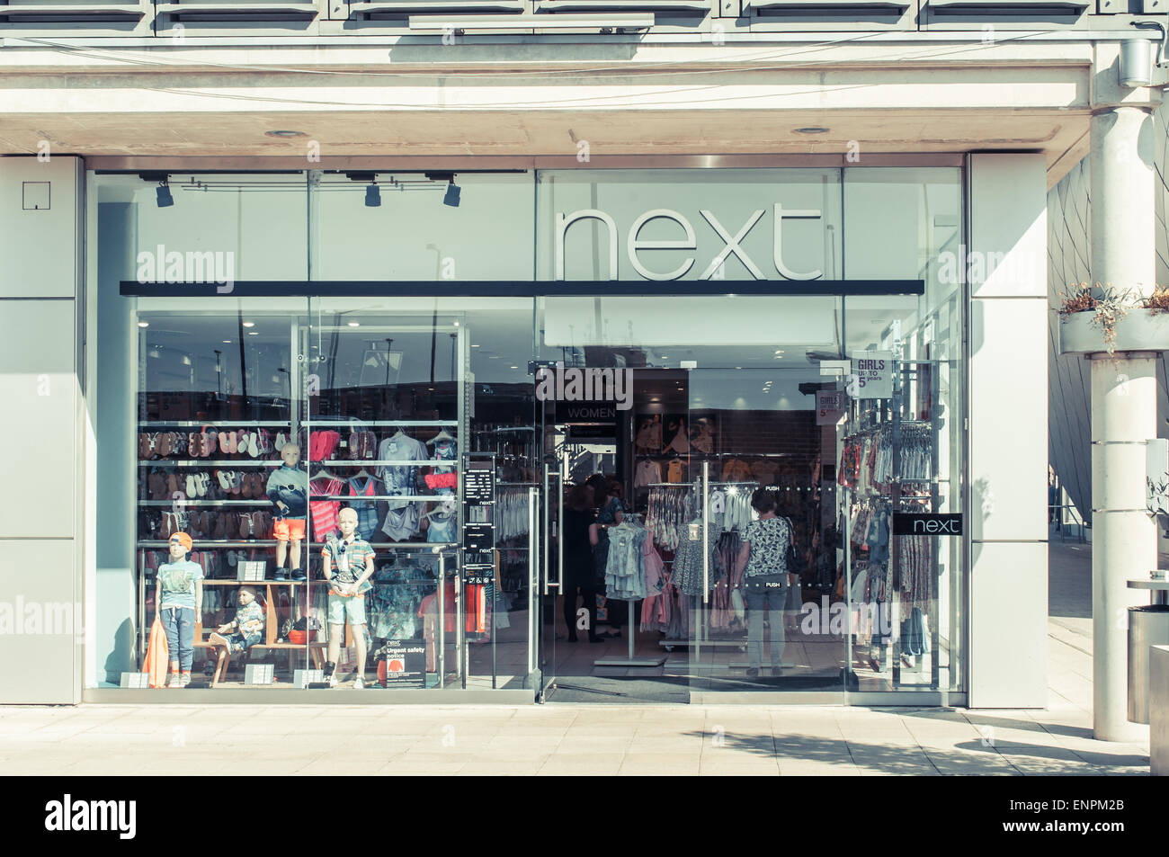 BURY ST EDMUNDS - 21 Aprile 2015: Next plc è una multinazionale di abbigliamento, calzature e prodotti per la casa rivenditore. Ha circa 700 s Foto Stock