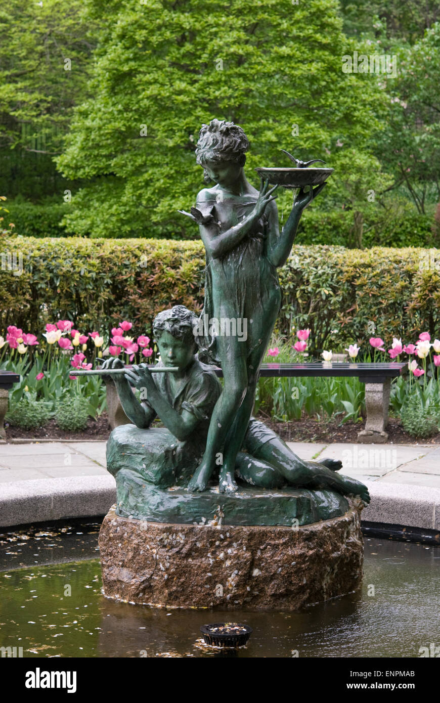 Il giardino segreto fontana presso il Conservatorio Garden di Central Park di New York Foto Stock