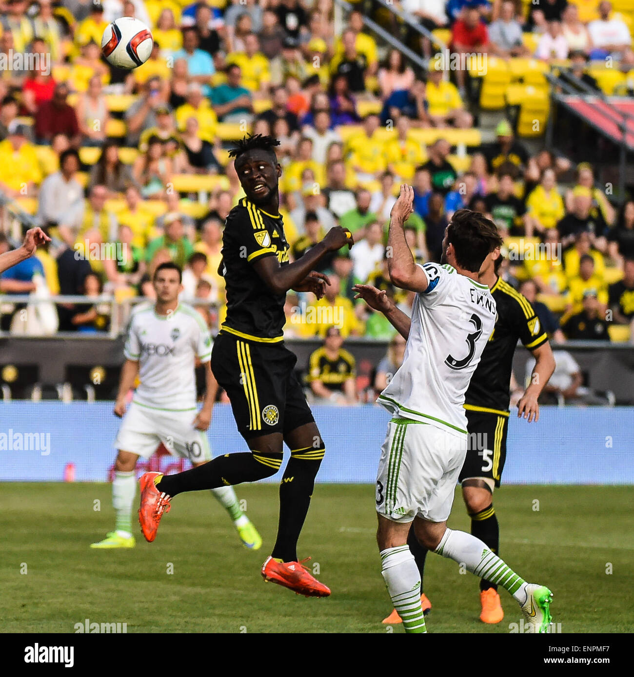 Columbus Crew avanti Kei Kamara (23) Capi la sfera sul traguardo durante una stagione regolare corrispondenza tra Columbus Crew SC e sirene di Seattle FC a Mapfre Stadium di Columbus, OH. Foto Stock