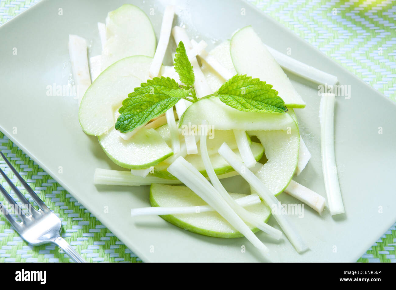 Insalata fresca e verde sedano rapa, Sedano e mela verde Foto Stock