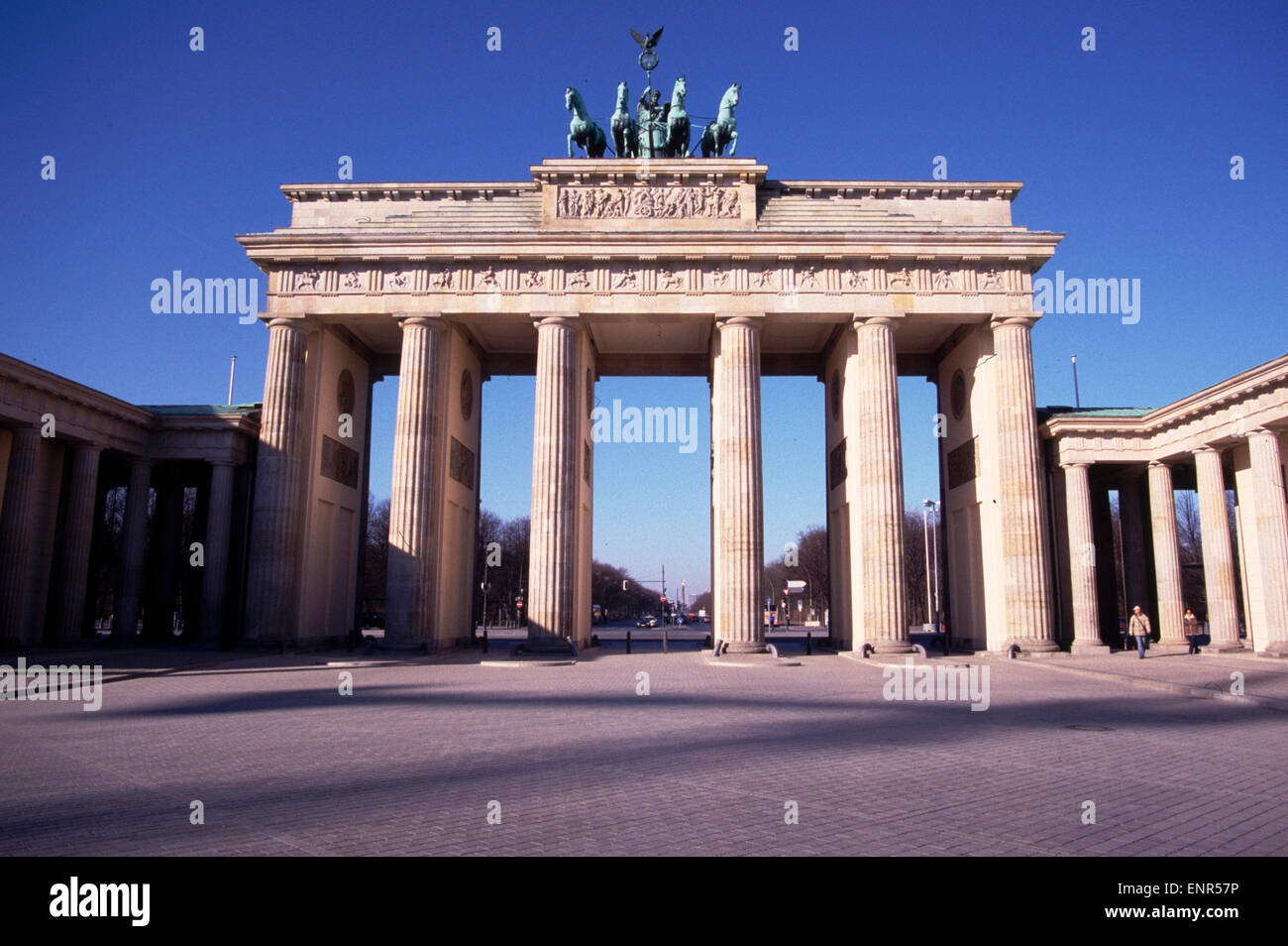 Marzo 2004 - Berlino: la Porta di Brandeburgo Pariser Platz, Berlin-Mitte. Foto Stock