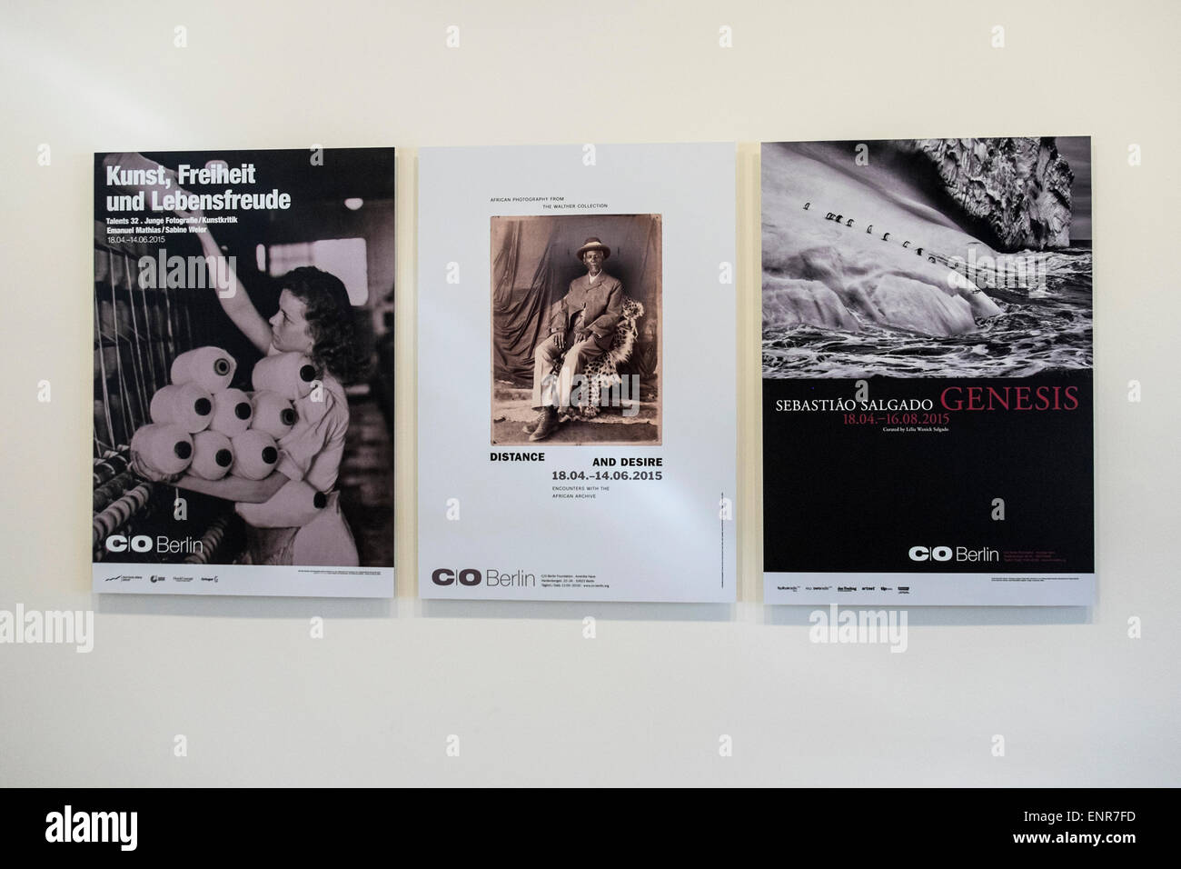 C/O Berlin fotografiche moderne e galleria d'arte poster delle mostre in  corso in Amerika Haus, Berlino Foto stock - Alamy