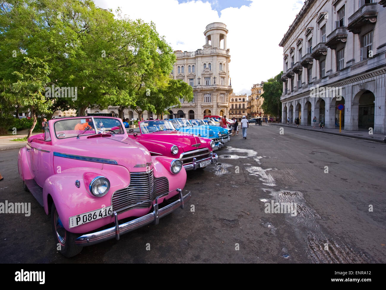 Vecchia auto americane, ora i taxi, a l'Avana, Cuba Foto Stock