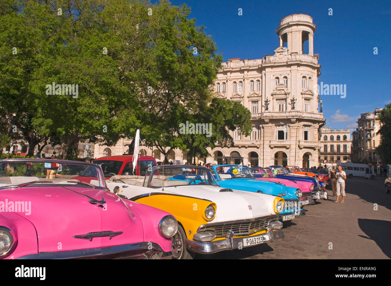 Vecchia auto americane, ora i taxi, a l'Avana, Cuba Foto Stock
