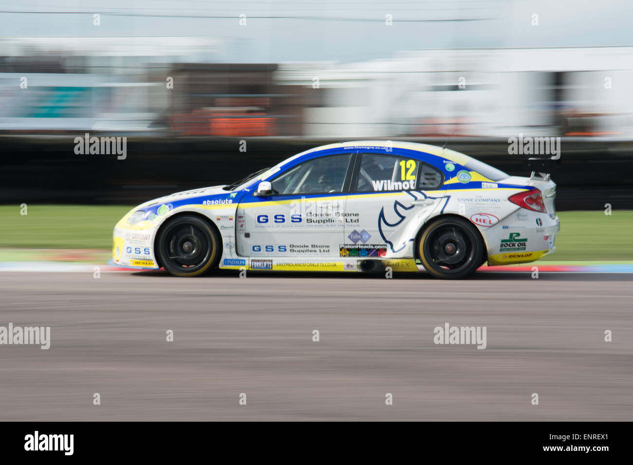 Thruxton, Andover, Hampshire, Regno Unito. Il 10 maggio, 2015. Andy Wilmot e Welch Motorsport Proton Gen-2 rigidi durante la Dunlop MSA British Touring Car Championship a Thruxton Motorsport Centro Credito: Gergo Toth Fotografia / Alamy Live News Foto Stock
