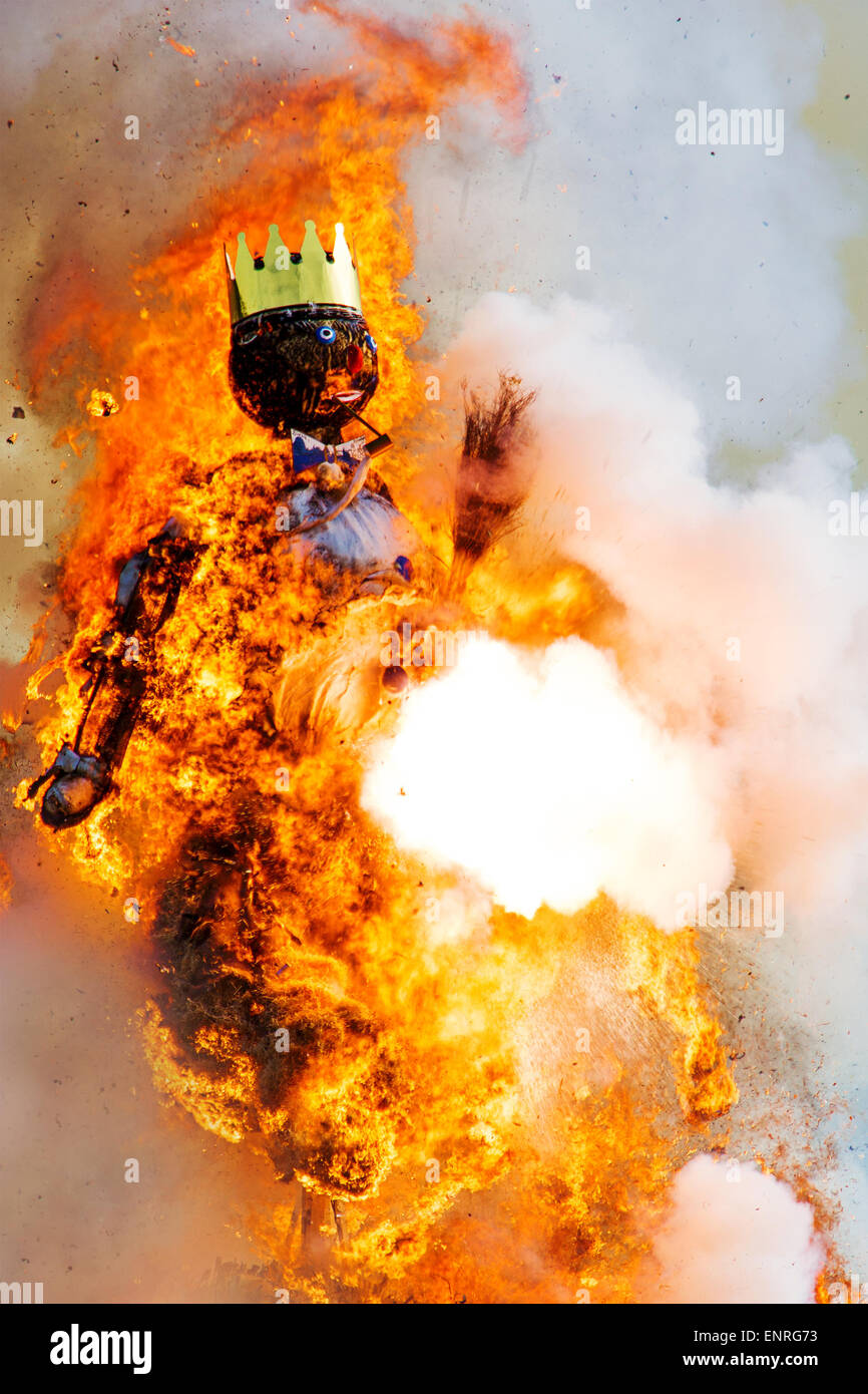 Aprile 2015, tradizionale di bruciare il cosiddetto "Böögg" presso il Sechseläuten Parade di Zurigo (Svizzera) Foto Stock