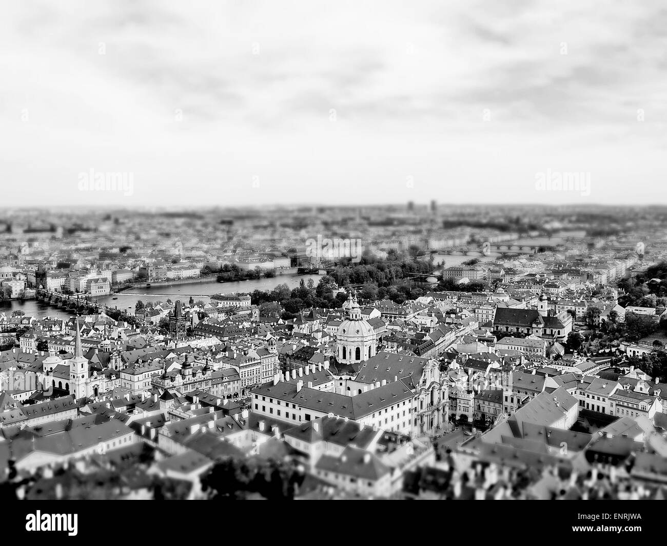 Città di Praga di cui sopra (fatta con tilt shift technology) Foto Stock