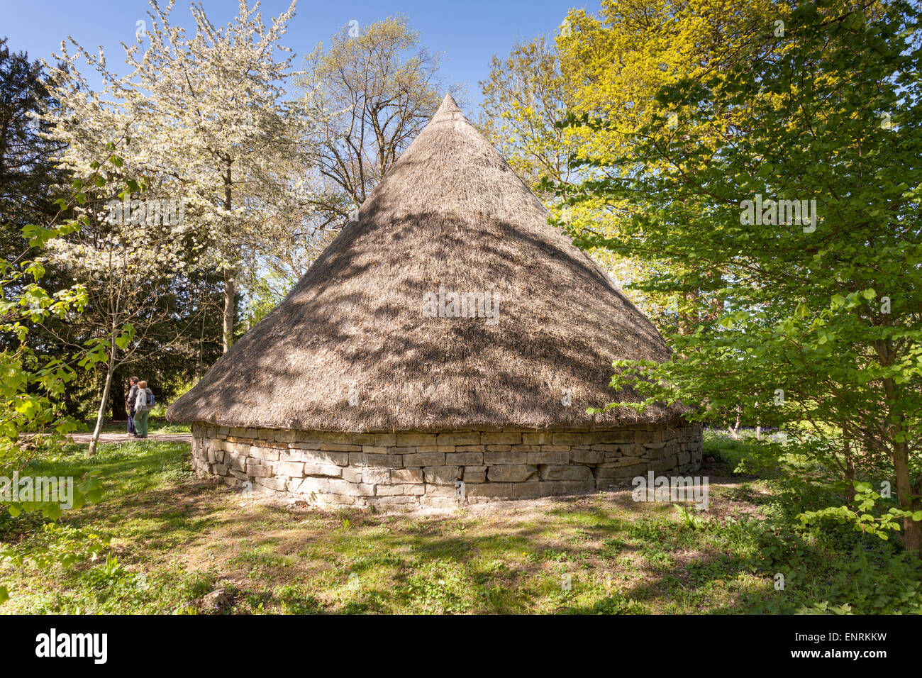 Pietra rotonda e paglia ice house, Croome Park, WORCESTERSHIRE REGNO UNITO Foto Stock