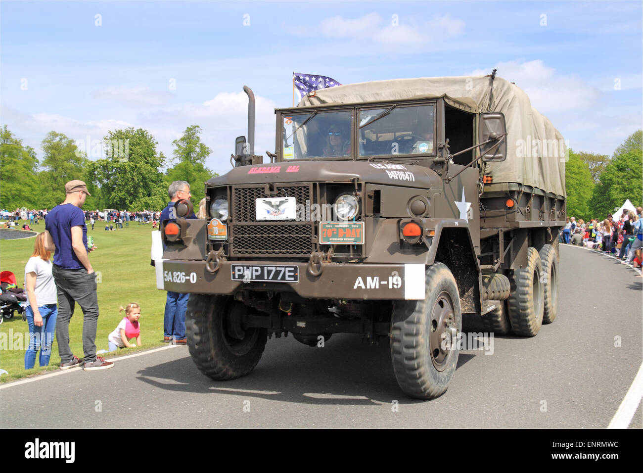 US Army Kaiser M52A2 Truck (1967). Domenica delle castagne, 10 maggio 2015. Bushy Park, Hampton Court, London Borough of Richmond, Inghilterra, Gran Bretagna, Regno Unito, Regno Unito, Regno Unito, Europa. Sfilata di veicoli d'epoca e classici e mostre con attrazioni della zona fieristica e rievocazioni militari. Credito: Ian Bottle / Alamy Live News Foto Stock