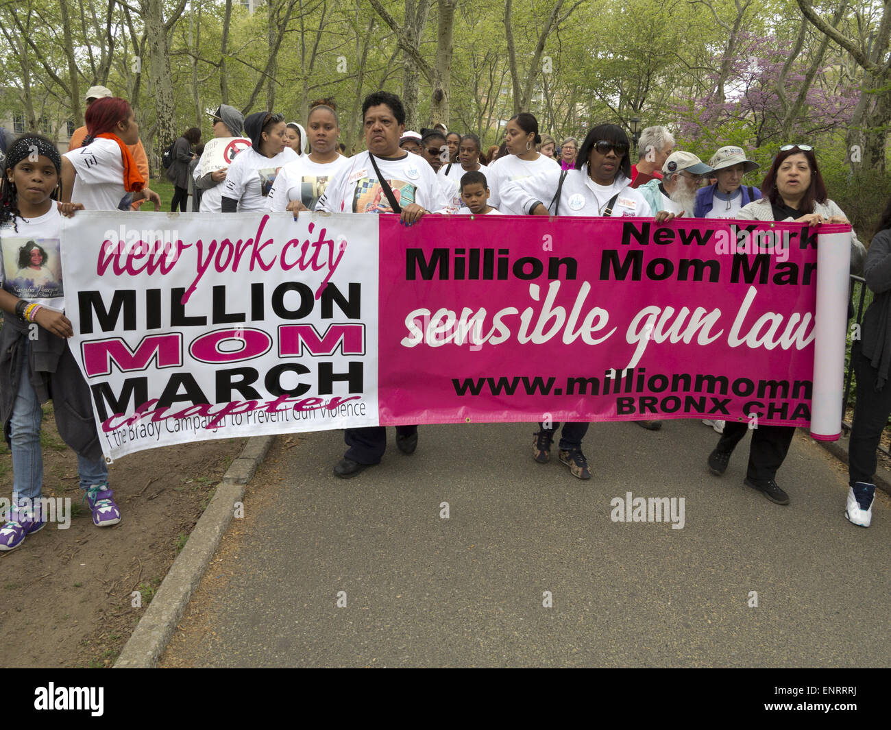 Milioni di Mom marzo si unisce alla terza edizione del Ponte di Brooklyn marzo Rally e alla fine della violenza pistola ora, 9 maggio 2015. Foto Stock