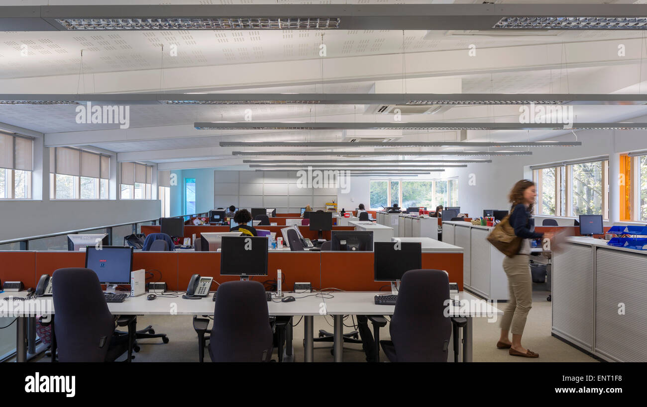 Vista in primo piano lo spazio in ufficio. L'ufficio del parco, Greenford, Regno Unito. Architetto: Dannatt, Johnson architetti, 201 Foto Stock