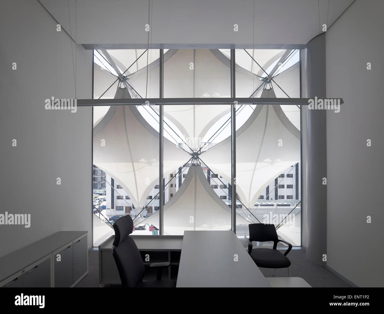 Ufficio con finestratura e esterno tenda tessili. King Fahad Biblioteca Nazionale, Riyadh, Arabia Saudita. Architetto: Gerber Archi Foto Stock