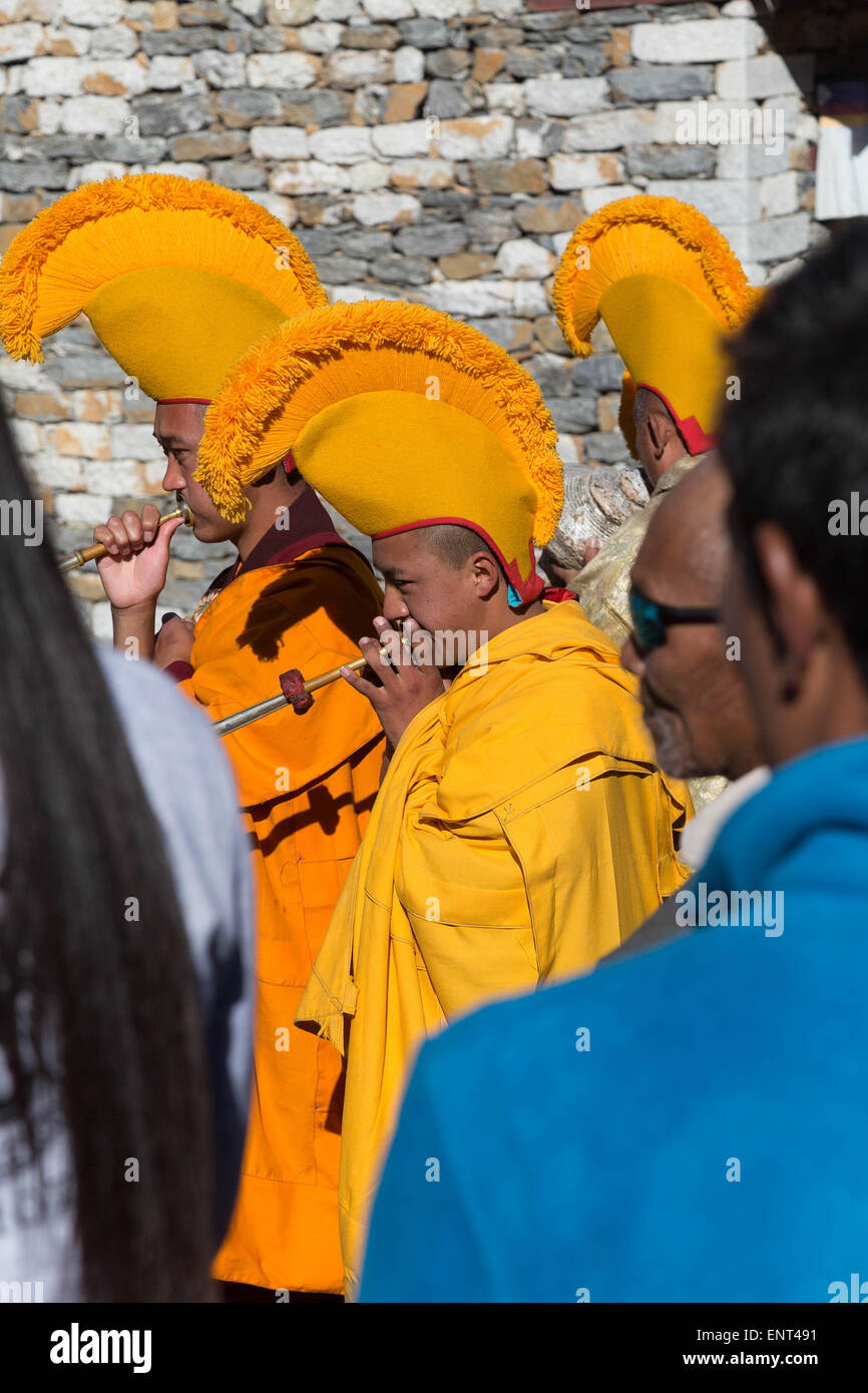 I monaci riprodurre le corna, Mani Rimdu Festival, Tengboche, Nepal Foto Stock