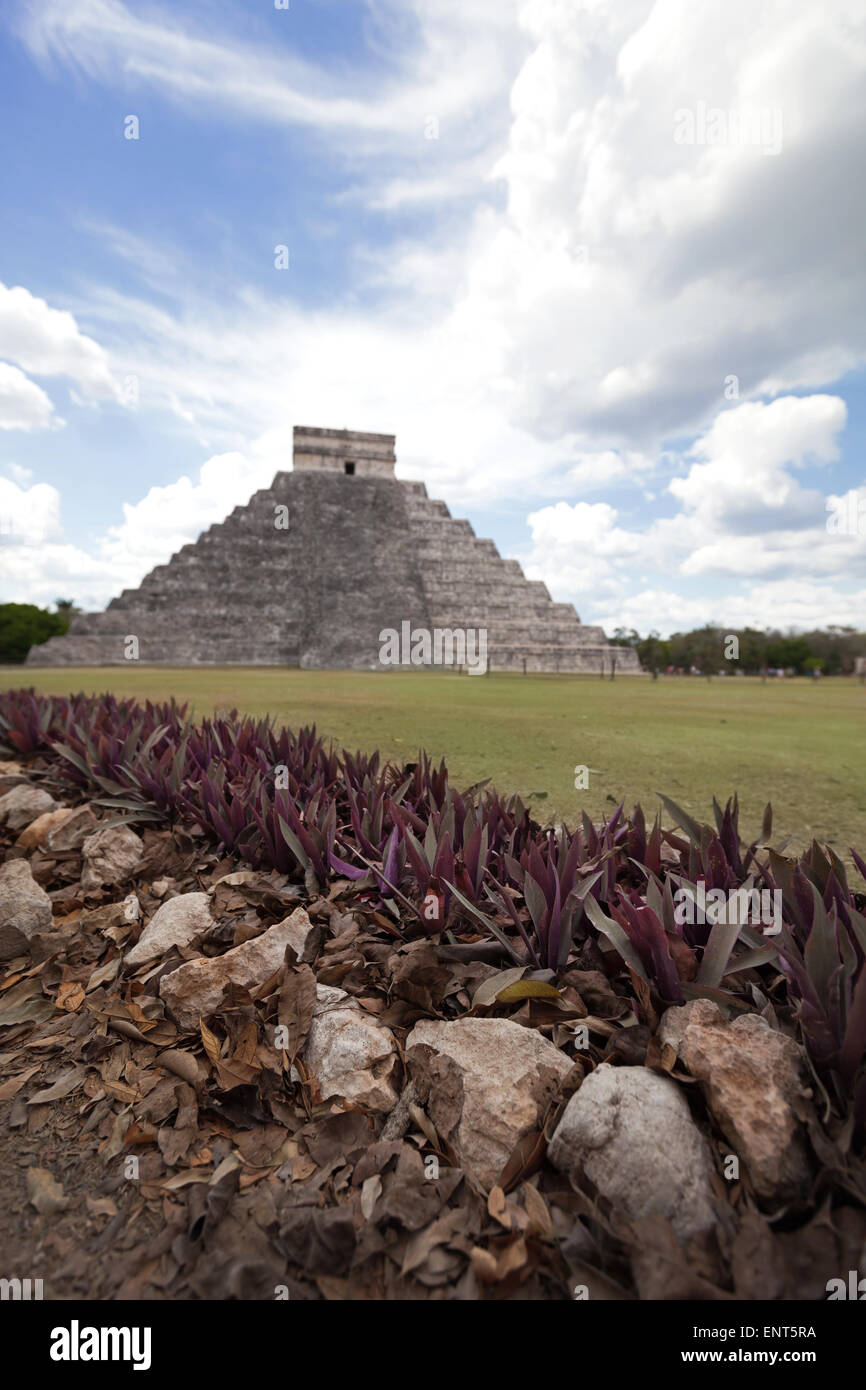 El Castillo (Kukulkan tempio) di Chichen Itza, piramide Maya nello Yucatan, Messico. Il nome Maya 'Chich'en Itza" significa "all' Foto Stock