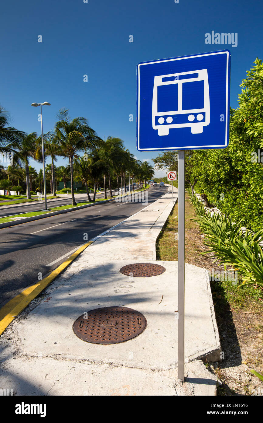 American road bus pubblico stop sulla strada dei caraibi road Foto Stock