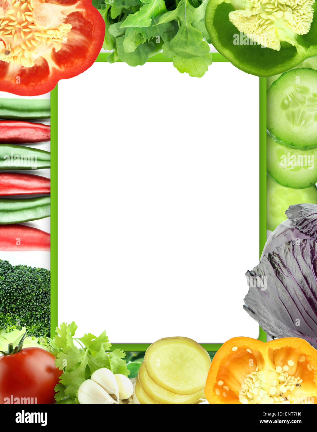 Una sana biologica di verdure e frutti su uno sfondo bianco. Art Design di confine con lo spazio di copia per aggiungere testo. Foto Stock