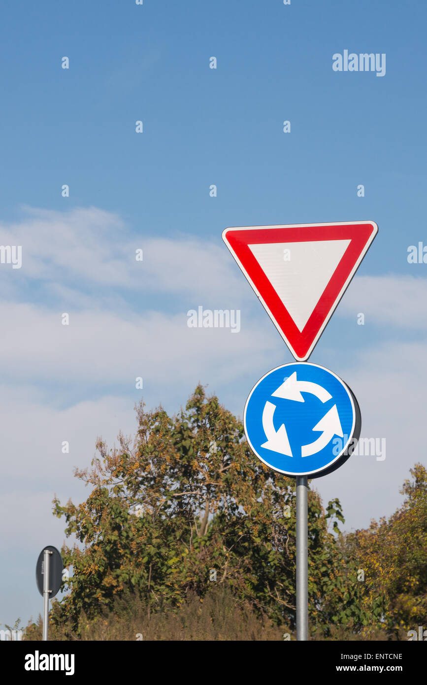 Round highway sign immagini e fotografie stock ad alta risoluzione - Alamy