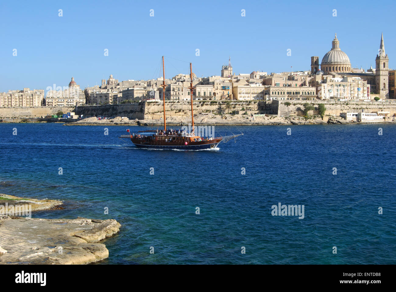 Vista della Valletta con Cattedrale Anglicana di San Paolo e la chiesa del Carmine, Malta mediterraneo Foto Stock