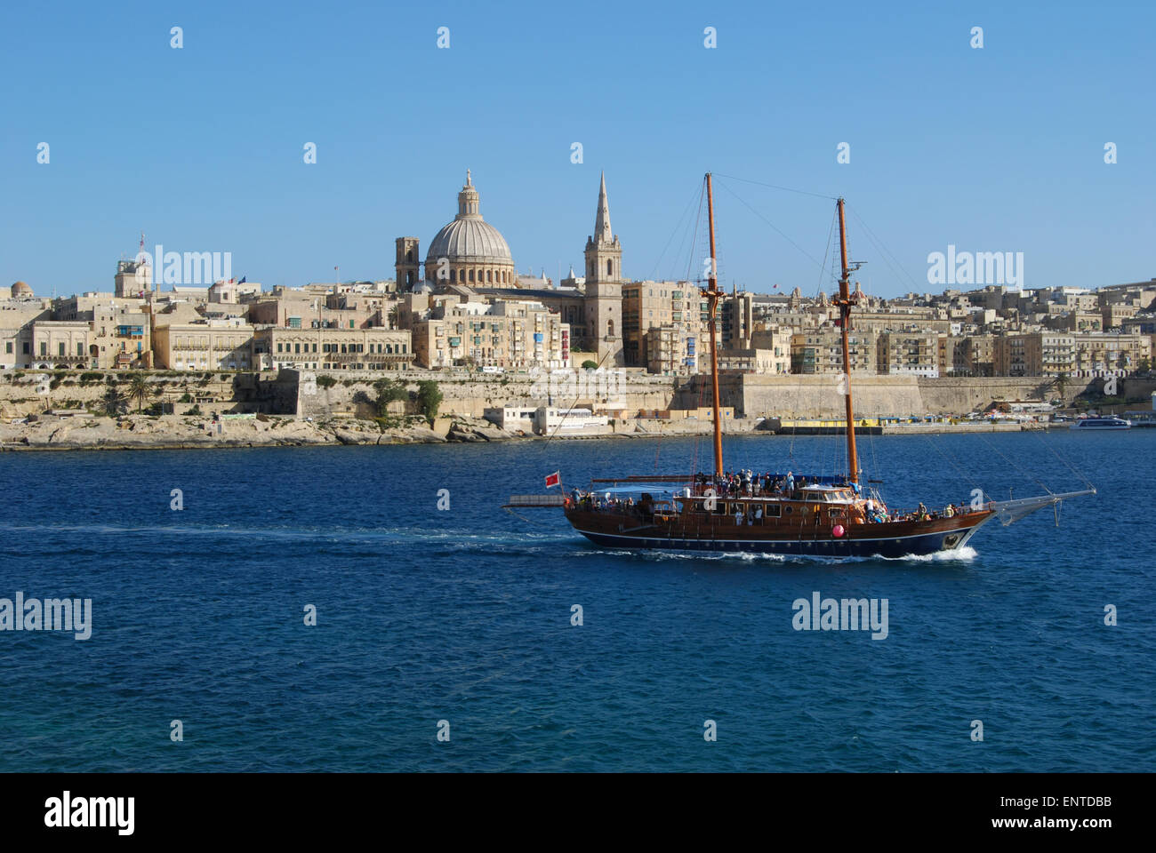 Vista della Valletta con Cattedrale Anglicana di San Paolo e la chiesa del Carmine, Malta mediterraneo Foto Stock
