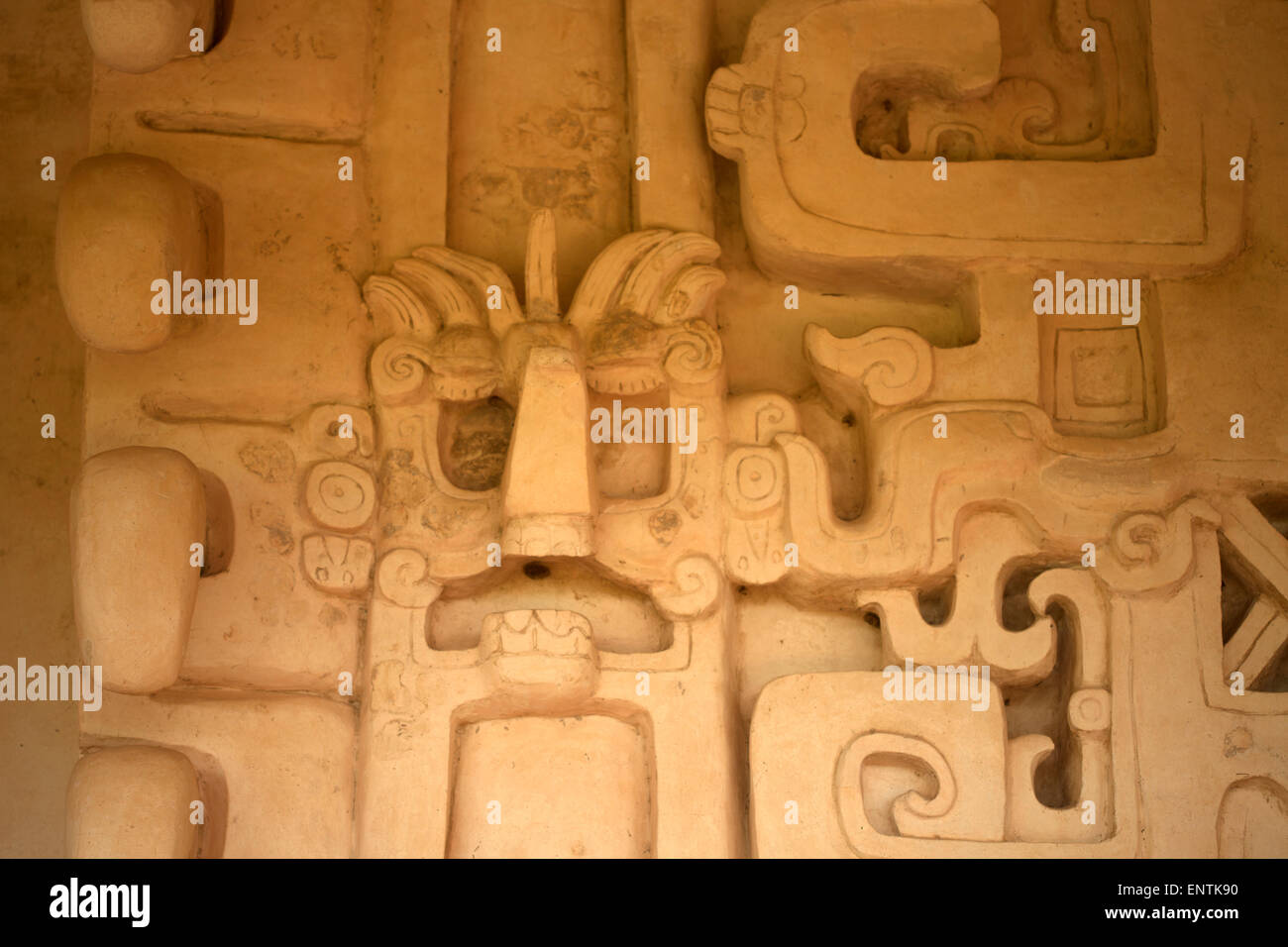 Stucco in rilievo la città maya di Ek Balam, la penisola dello Yucatan, Messico Foto Stock