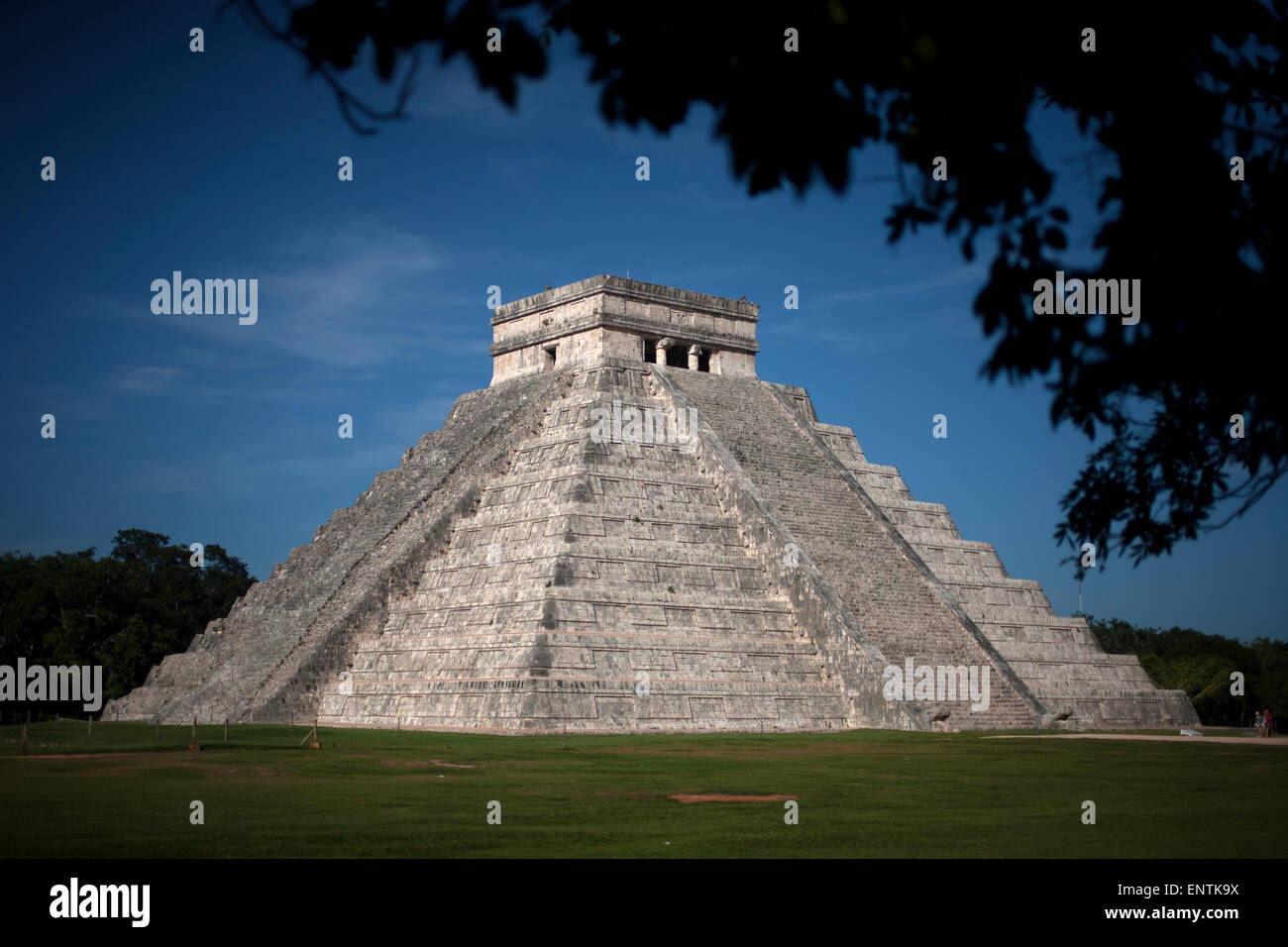 Il Tempio di Kukulkan il dio Serpente Piumato, nella città Maya di Chichen Itza, la penisola dello Yucatan, Messico Foto Stock
