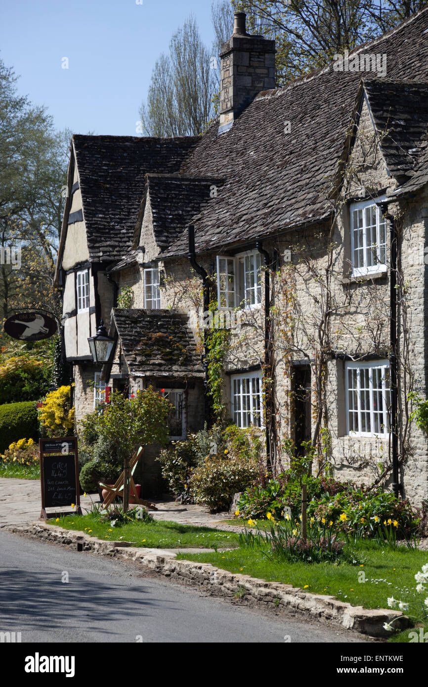 La Old Swan e Minster Mill Inn, Minster Lovell, vicino a Witney, Cotswolds, Oxfordshire, England, Regno Unito, Europa Foto Stock