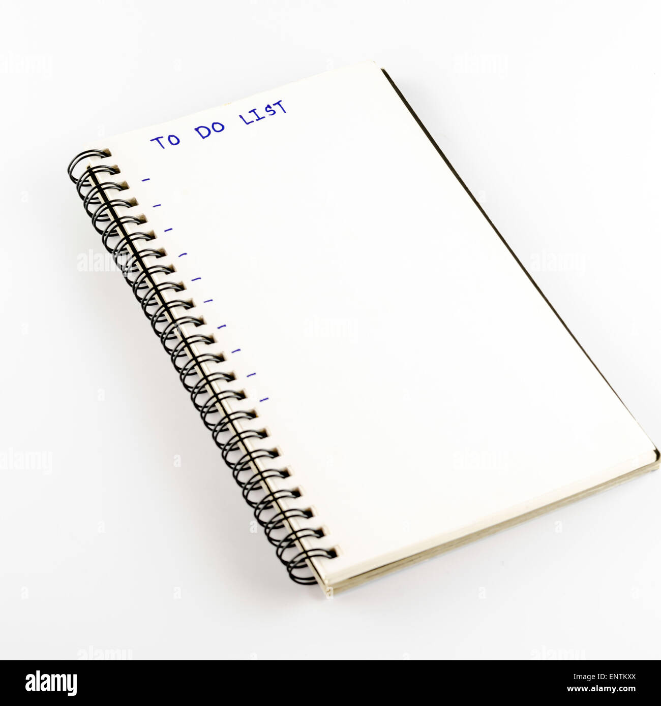 Notebook scrivere Lista da fare parola su un bianco di massa posteriore Foto Stock