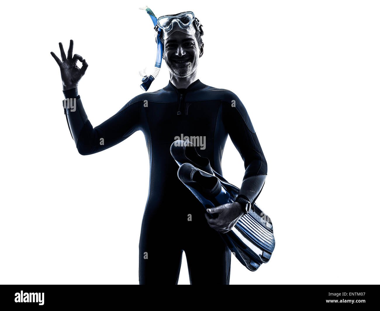 Un uomo caucasico snorkeling Snorkeling in studio silhouette isolati su sfondo bianco Foto Stock