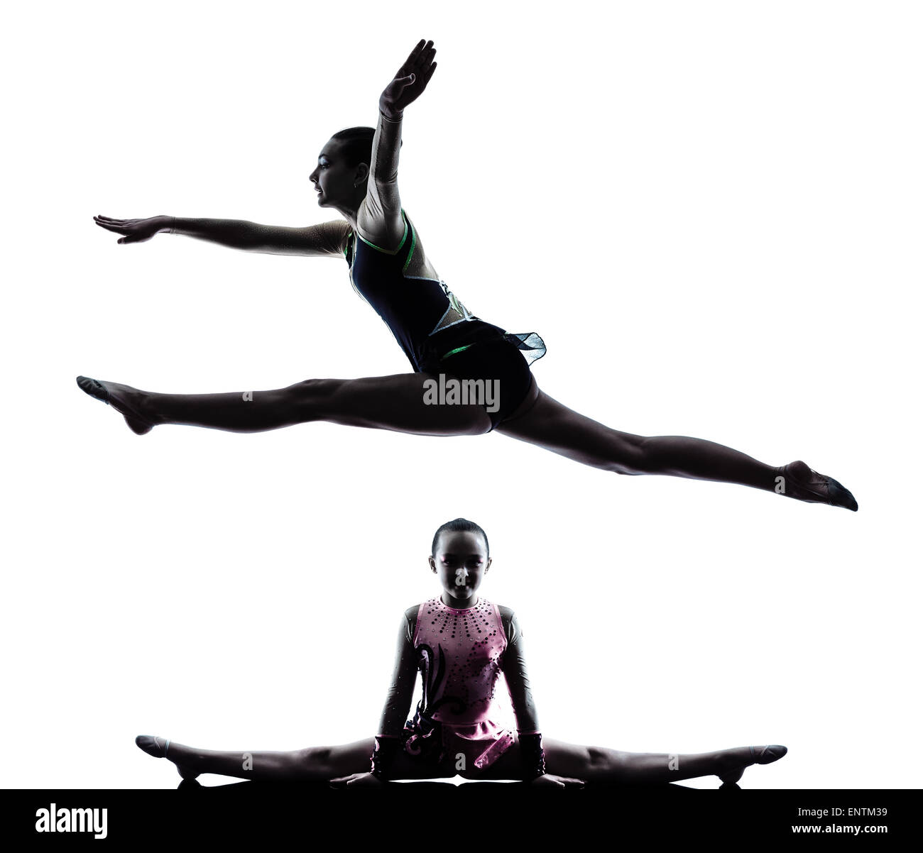 Una donna caucasica adolescente e bambina bambino esercizio di ginnastica ritmica in silhouette isolati su sfondo bianco Foto Stock