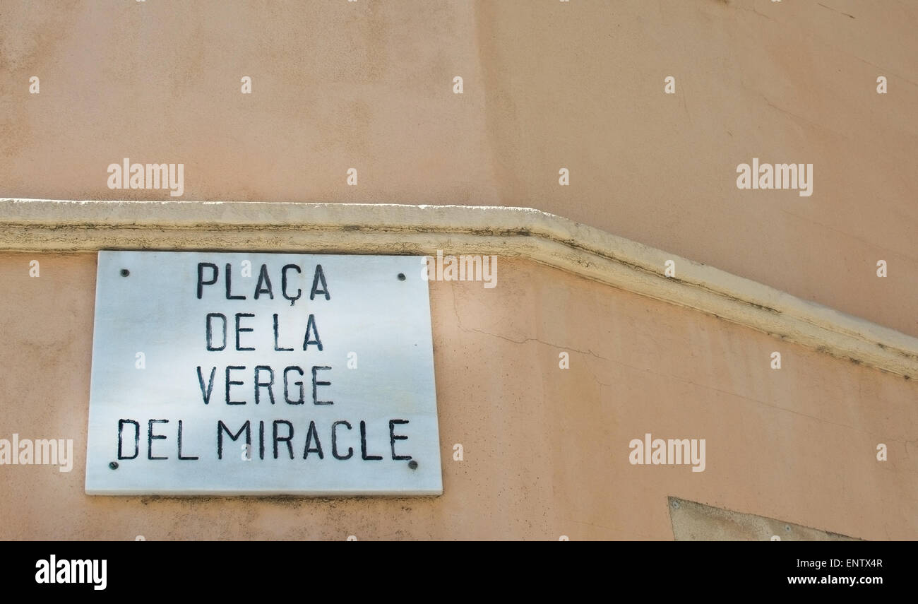 Un cartello stradale per miracolo posto - Plaça de la verga del miracolo - di Santa Catalina. Palma di Maiorca, isole Baleari, Spagna. Foto Stock