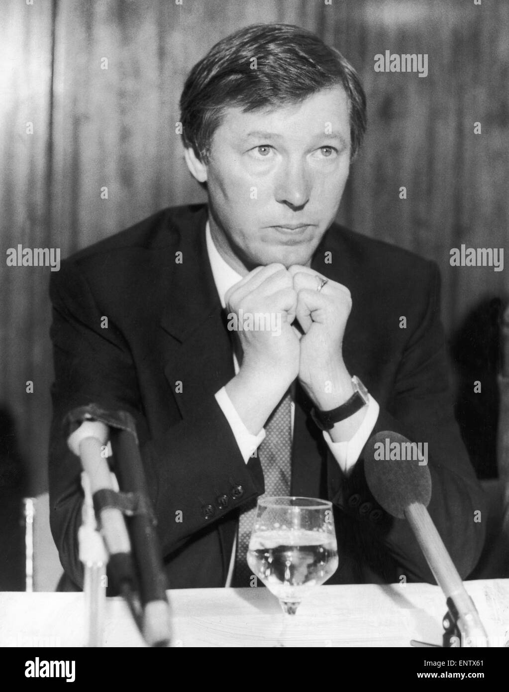 Nuovo Manchester United manager Alex Ferguson nel corso di una conferenza stampa dopo aver assunto come manager. Il 6 novembre 1986. Foto Stock