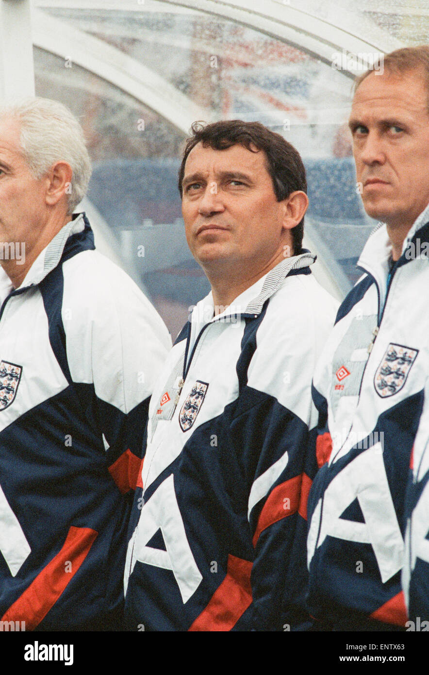 Inghilterra manager Graham Taylor guarda il suo team in azione gli Stati Uniti al Foxboro Stadium in Massachusetts durante il loro tour d'America. Il 9 giugno 1993. Foto Stock