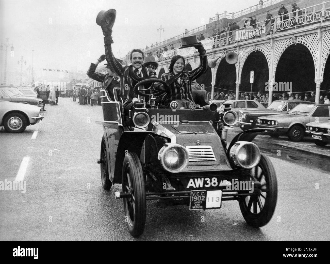Un 1902 James e Browne ha visto qui sul lungomare di Brighton alla fine della Londra a Brighton veteran car run. 1 Novembre 1981 Foto Stock